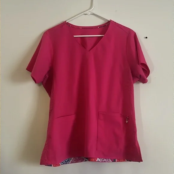 Bundle of 2 scrub tops and 1 scrub pants - Picture 7 of 16
